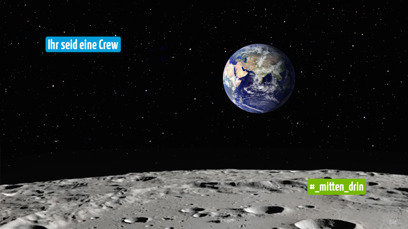 Blick von der Mondoberfläche auf den kleinen Planeten Erde