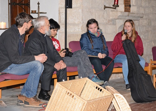 Titelbild zum News-Artikel: Jugendliche zwischen Bischofssitz, Theaterstuhl und Tischtennisplatte
