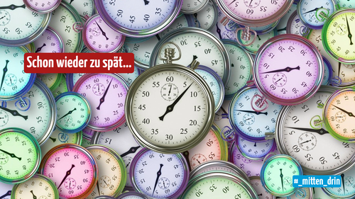 Das Bild zeigt viele bunte Stoppuhren, die dicht nebeneinanderliegen und unterschiedliche Zeiten anzeigen.
