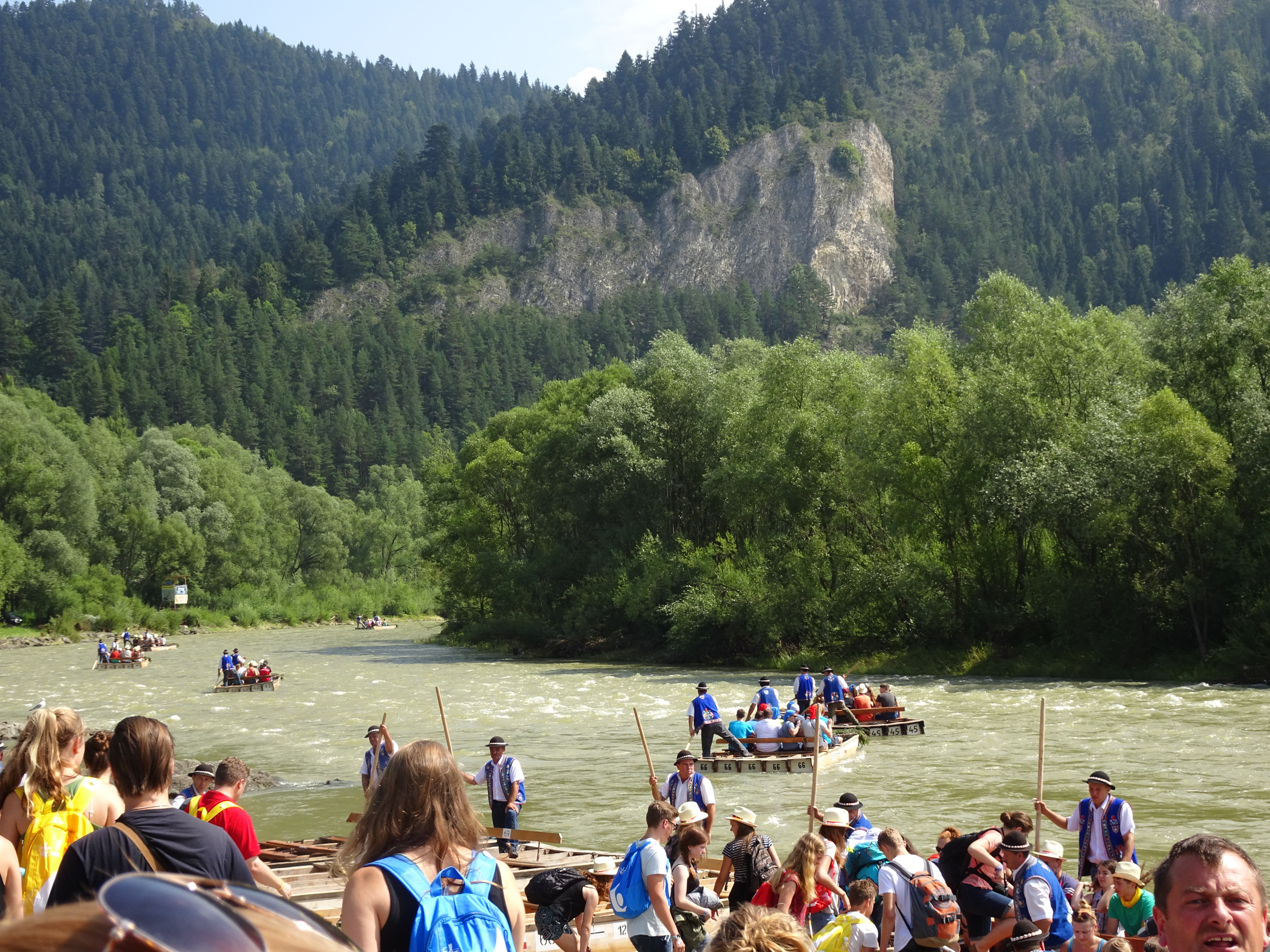 Floßtour auf der Dunajev in der Tatra. Dies ist der Grenzfluss zur Slowakei, ein belebter Gebirgsfluss, der die Tour zum Riverrafting werden lässt. Diese Aktion stand neben dem Besuch eines Salzbergwerks an unserem ersten Tag in Krakau auf dem Programm und war wunderbar erfrischend.